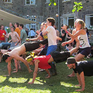 wheelbarrow-juggling